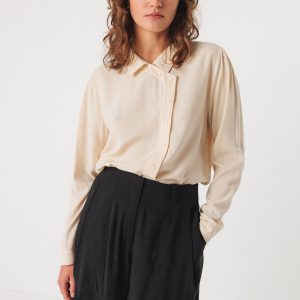 wsh00611 chemise à col manche longue couleur creme chemise karmele skfk