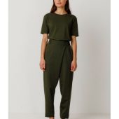 pantalon ezama wtr00565 couleur vert fonce vert intense SKFK pantalon long resserré aux chevilles pan sur le devant pantalon uni kaki