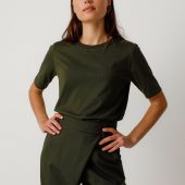 pantalon ezama wtr00565 couleur vert fonce vert intense SKFK pantalon long resserré aux chevilles pan sur le devant pantalon uni kaki