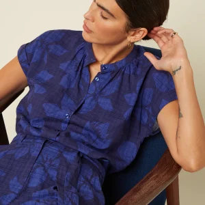 chemise stella - King Louie stella blouse saline beacon blue 10331 chemise manche courte imprimé grosses fleurs 2 tons de bleu