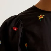 Haut fleurs compania fantastica 41027 haut d été manche 3/4 col rond fond noir avec de petites fleurs