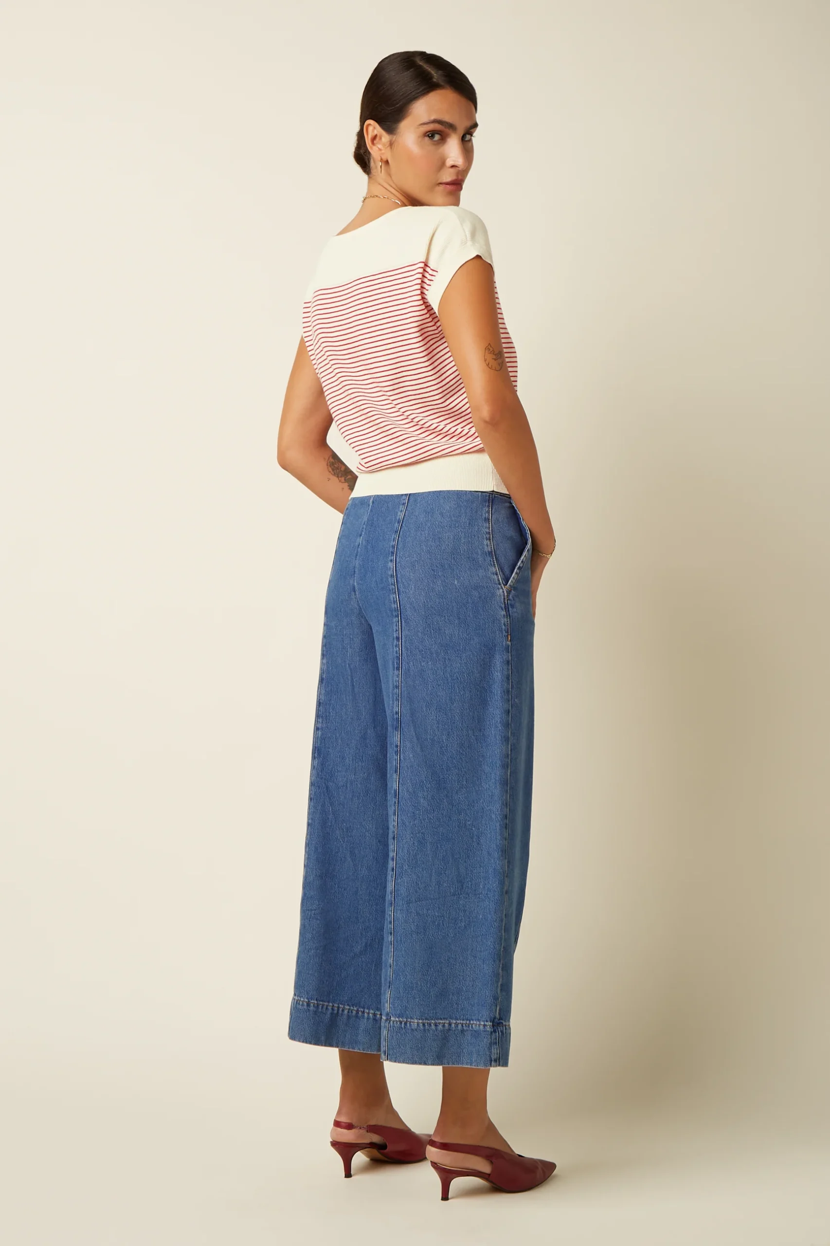 10075473_2 Jupe culotte melody king louie 10075 melody sailor culotte stone denim pantalon jean 3/4 large style jupe culotte avec 2 rangées 2 gros boutons sur le devant Jupe culotte melody king louie 10075 melody sailor culotte stone denim pantalon jean 3/4 large style jupe culotte avec 2 rangées 2 gros boutons sur le devant