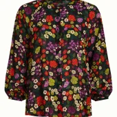 blouse cycil king louie cycil blouse maven 10694 color black maven blouse tres fine semi transparente col rond manche semi courte motif flzurs rouge violet vert beige sur fond noir. boutons carré sur le devant