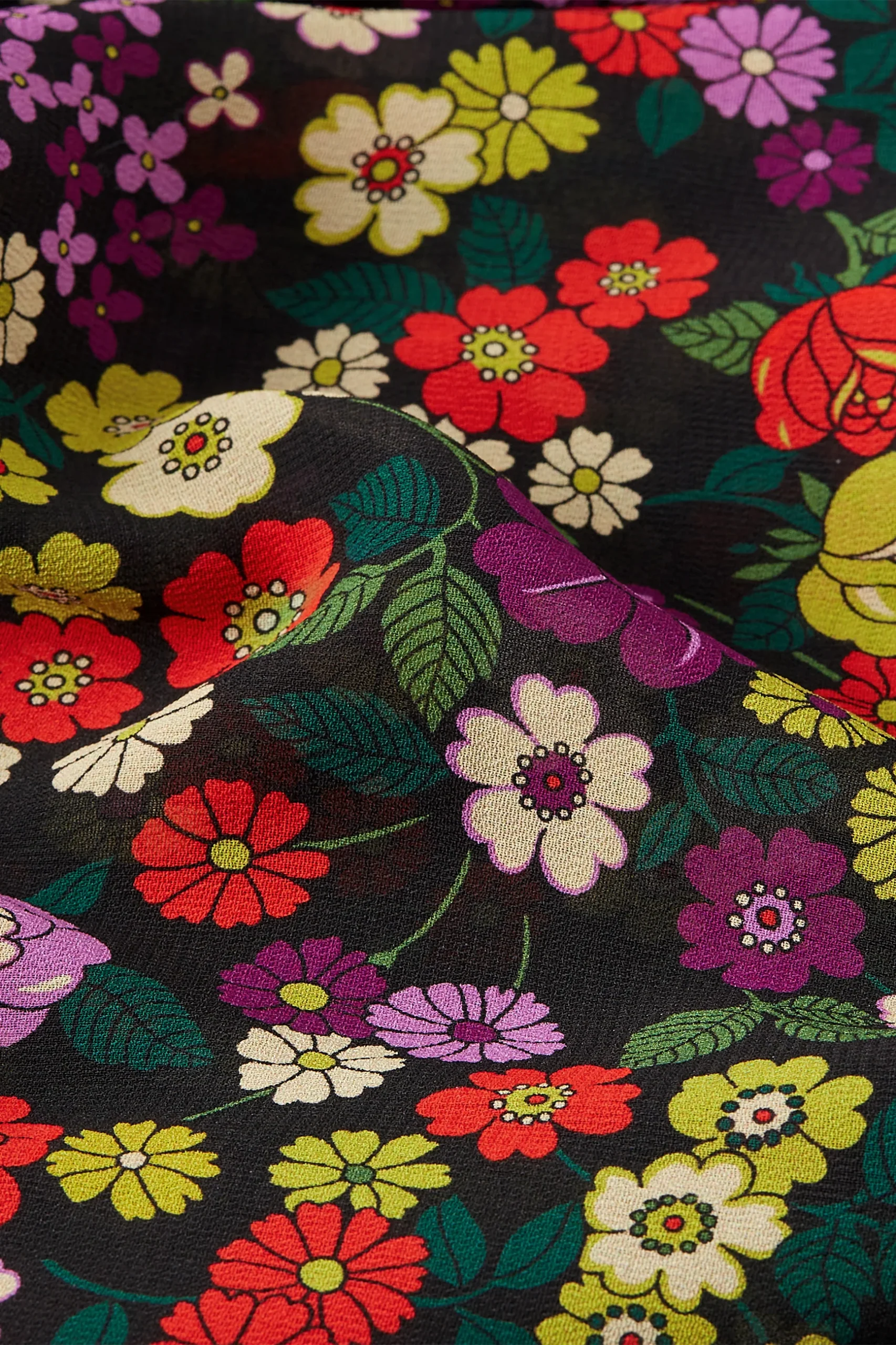 10694001_9 blouse cycil king louie cycil blouse maven 10694 color black maven blouse tres fine semi transparente col rond manche semi courte motif flzurs rouge violet vert beige sur fond noir. boutons carré sur le devant blouse cycil king louie cycil blouse maven 10694 color black maven blouse tres fine semi transparente col rond manche semi courte motif flzurs rouge violet vert beige sur fond noir. boutons carré sur le devant