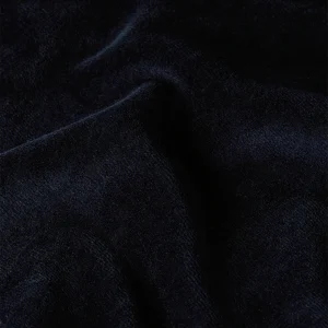 sweat velours king louie febe sweater baton velvet color sapphire blue Sweat velours d hiver col rond manche longue avec logo sur côté 10681