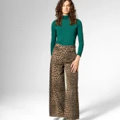 Haut "stay forever rollneck" mademoiselle yeye 62203b sous pull avec col roulé vert