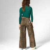 Haut "stay forever rollneck" mademoiselle yeye 62203b sous pull avec col roulé vert