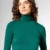 Haut "stay forever rollneck" mademoiselle yeye 62203b sous pull avec col roulé vert