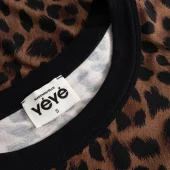 t shirt "outline" mademoiselle yéyé 62218b t shirt à manche courte col rond imprimé leopard logo melle yéyé