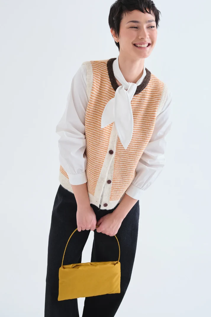 63C10241_05 gilet compania fantastica cardigan punto bicolor marron y rosa cardigan sans manche rayé jaune et beige col rond marron bouton bois marron 63c/10241 gilet compania fantastica cardigan punto bicolor marron y rosa cardigan sans manche rayé jaune et beige col rond marron bouton bois marron 63c/10241