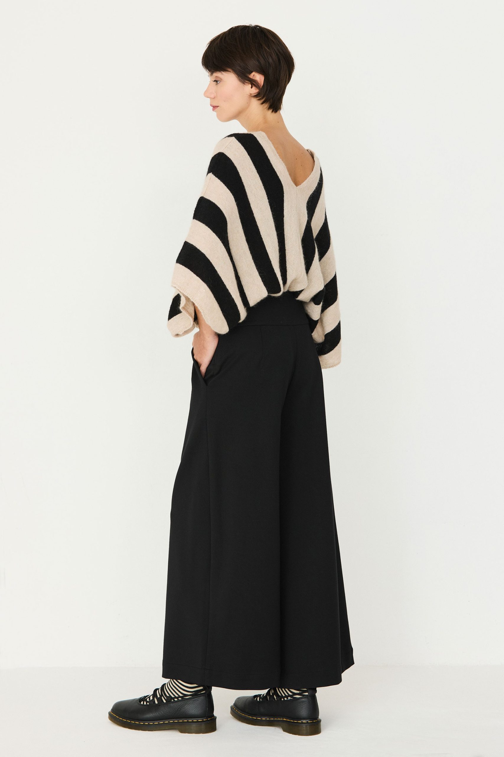 pantalon jupe culotte longue effet asiatique moderne noir avec pan sur le devant wtr0063802n pantalon-araika_002_SQqT pantalon jupe culotte longue effet asiatique moderne noir avec pan sur le devant wtr0063802n
