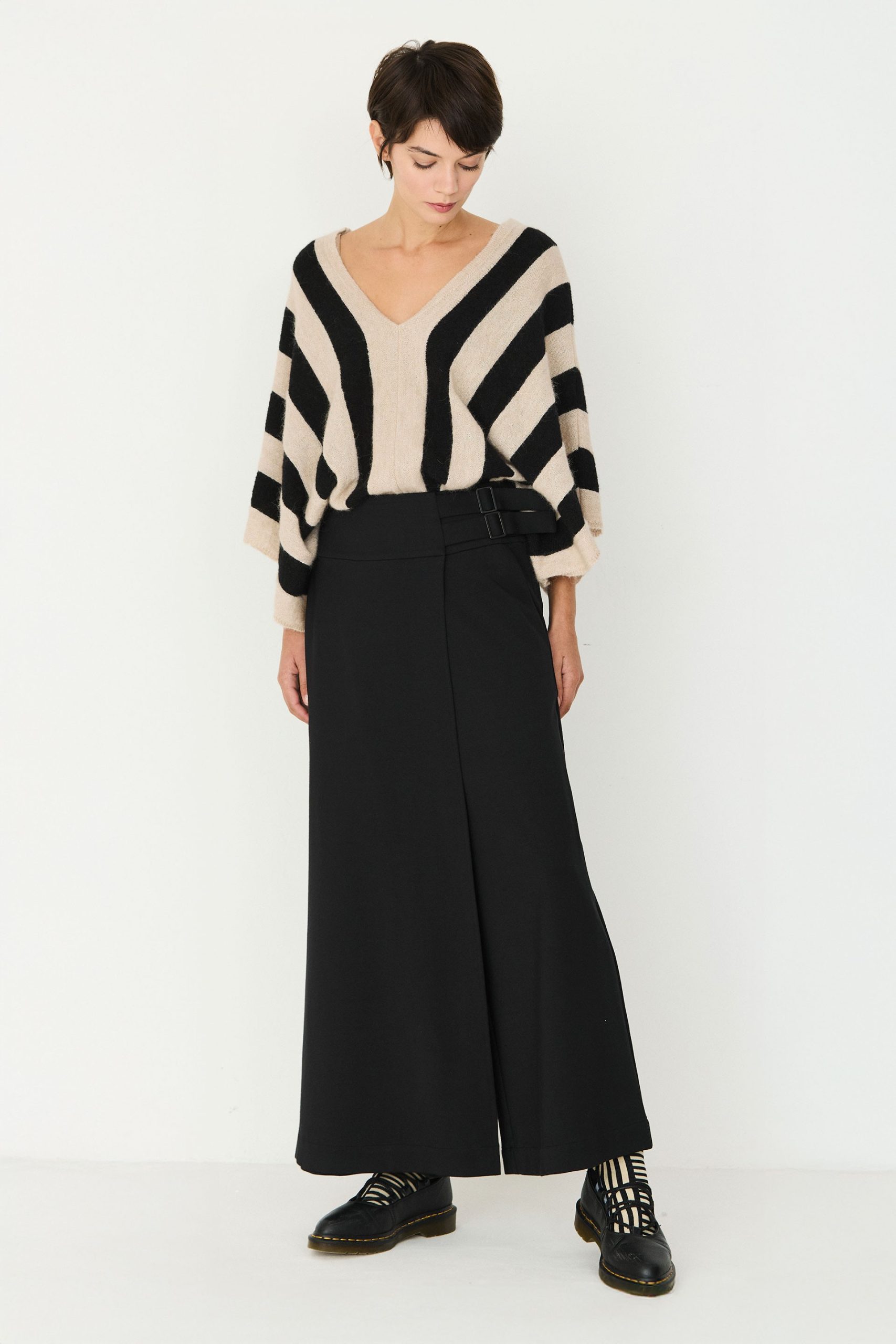 pantalon jupe culotte longue effet asiatique moderne noir avec pan sur le devant wtr0063802n pantalon-araika_004_SQqT pantalon jupe culotte longue effet asiatique moderne noir avec pan sur le devant wtr0063802n
