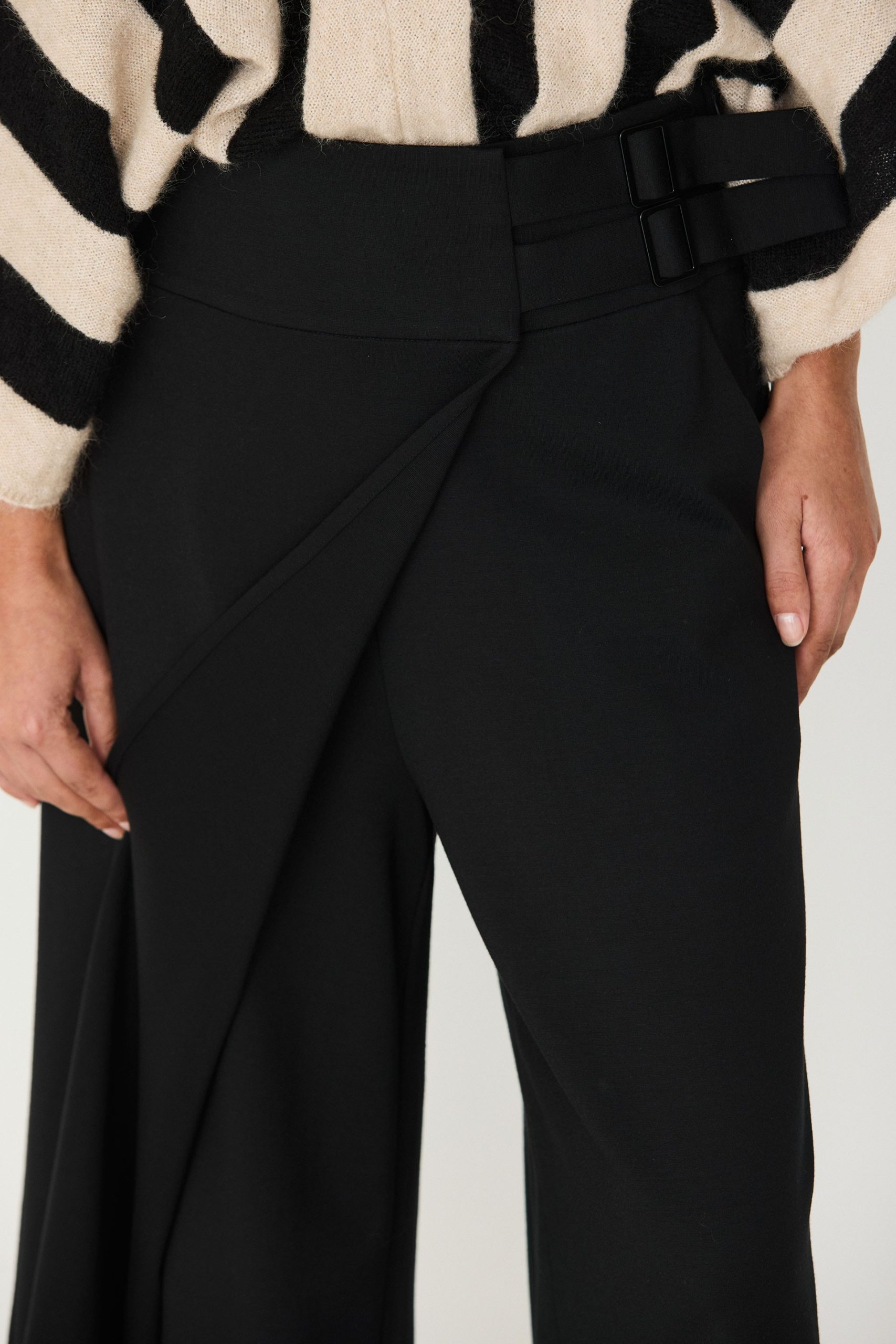 pantalon jupe culotte longue effet asiatique moderne noir avec pan sur le devant wtr0063802n pantalon-araika_SQqT pantalon jupe culotte longue effet asiatique moderne noir avec pan sur le devant wtr0063802n