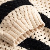 Clubhouse Knit Jumper White and black melle yeye. haut d été manche 3/4 en crochet style mariniere col v noir et blanc 61344